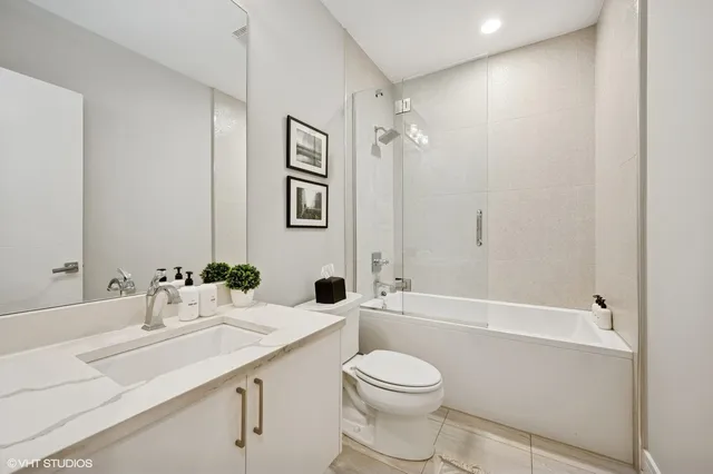 $679,000 | 1317 North Larrabee Street, Unit 304, Chicago, IL 60610