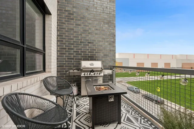 $679,000 | 1317 North Larrabee Street, Unit 304, Chicago, IL 60610