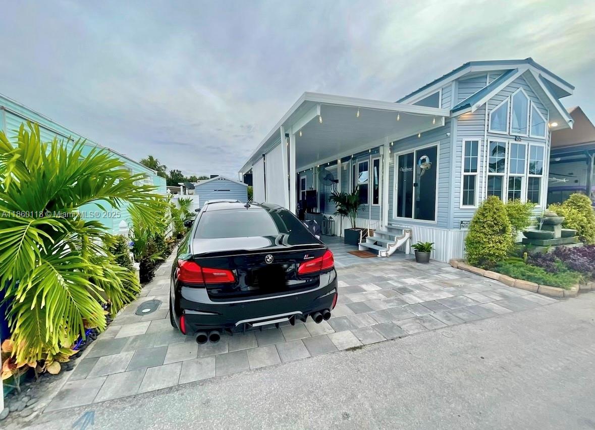 325 Calusa Street Key Largo, FL 33037 - Photo 2 of 26