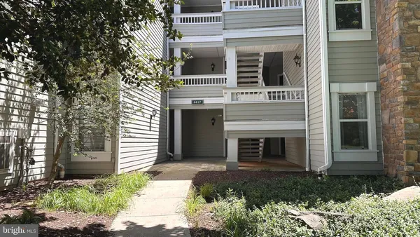 $2,500 | 4417 Fair Stone Drive, Unit 102, Fairfax, VA 22033