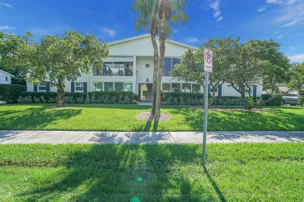 $3,950 | 315 Venetian Drive, Unit 8, Delray Beach, FL 33483