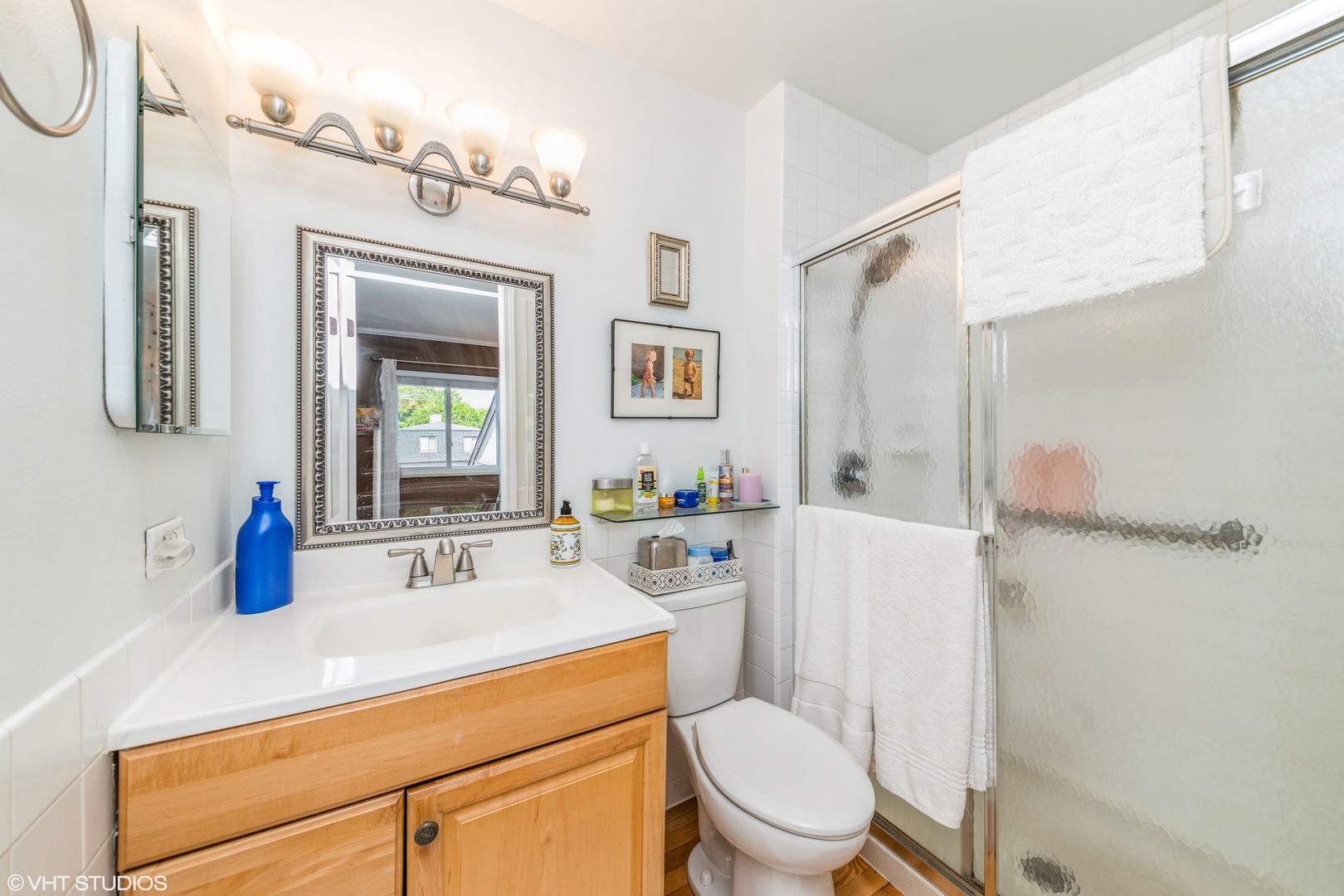 629 High Ridge Road Roselle, IL 60172 - Photo 15 of 20 a bathroom with a sink a toilet and shower