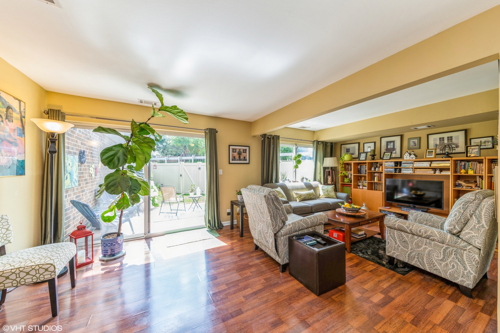 629 High Ridge Road Roselle, IL 60172 - Photo 16 of 20 a living room with furniture and a wooden floor