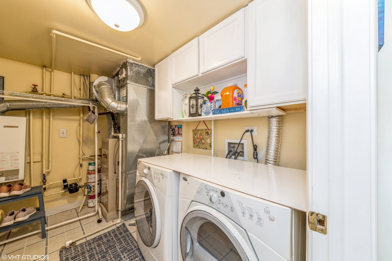 629 High Ridge Road Roselle, IL 60172 - Photo 17 of 20 a view of washer and dryer with kitchen in the background