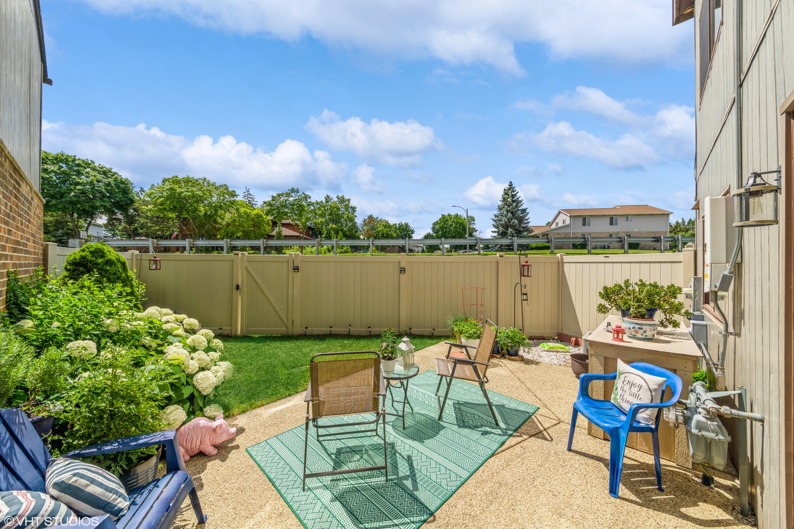 629 High Ridge Road Roselle, IL 60172 - Photo 18 of 20 a view of a chairs and table in patio