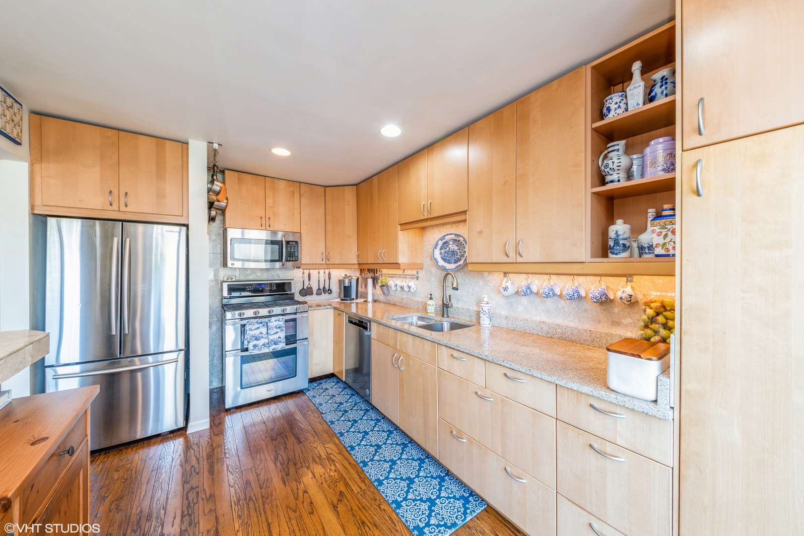 629 High Ridge Road Roselle, IL 60172 - Photo 4 of 20 a kitchen with refrigerator cabinets and wooden floor