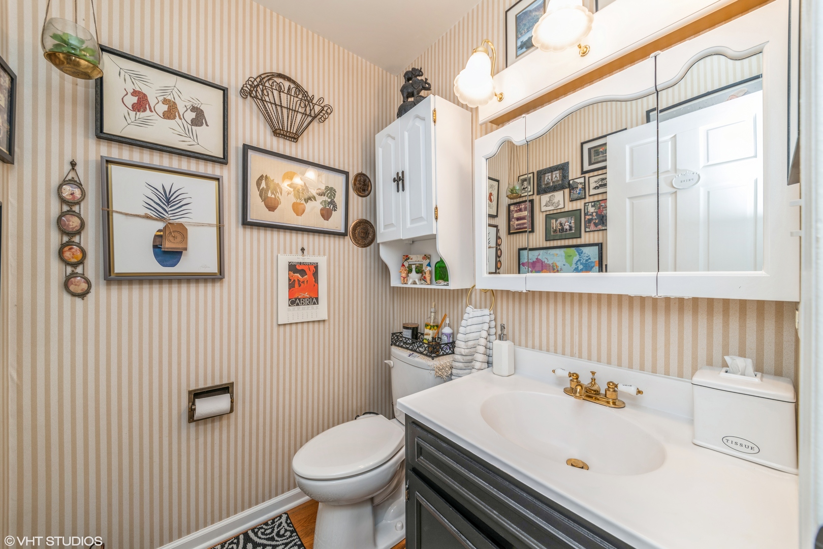 629 High Ridge Road Roselle, IL 60172 - Photo 10 of 20 a bathroom with a sink and a toilet