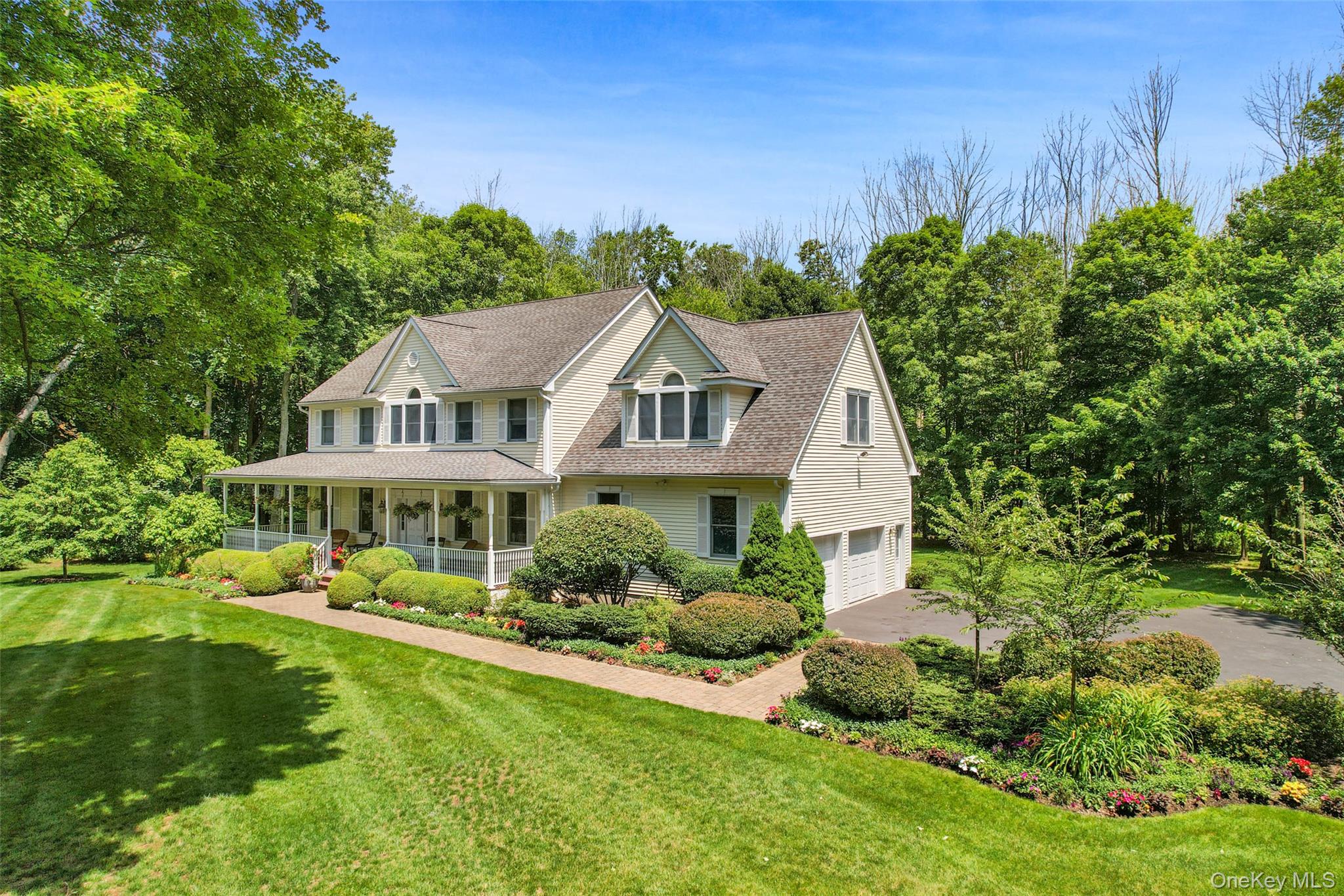 127 Smith Ridge Road South Salem, NY 10590 - Photo 2 of 49 a aerial view of a house with yard and green space