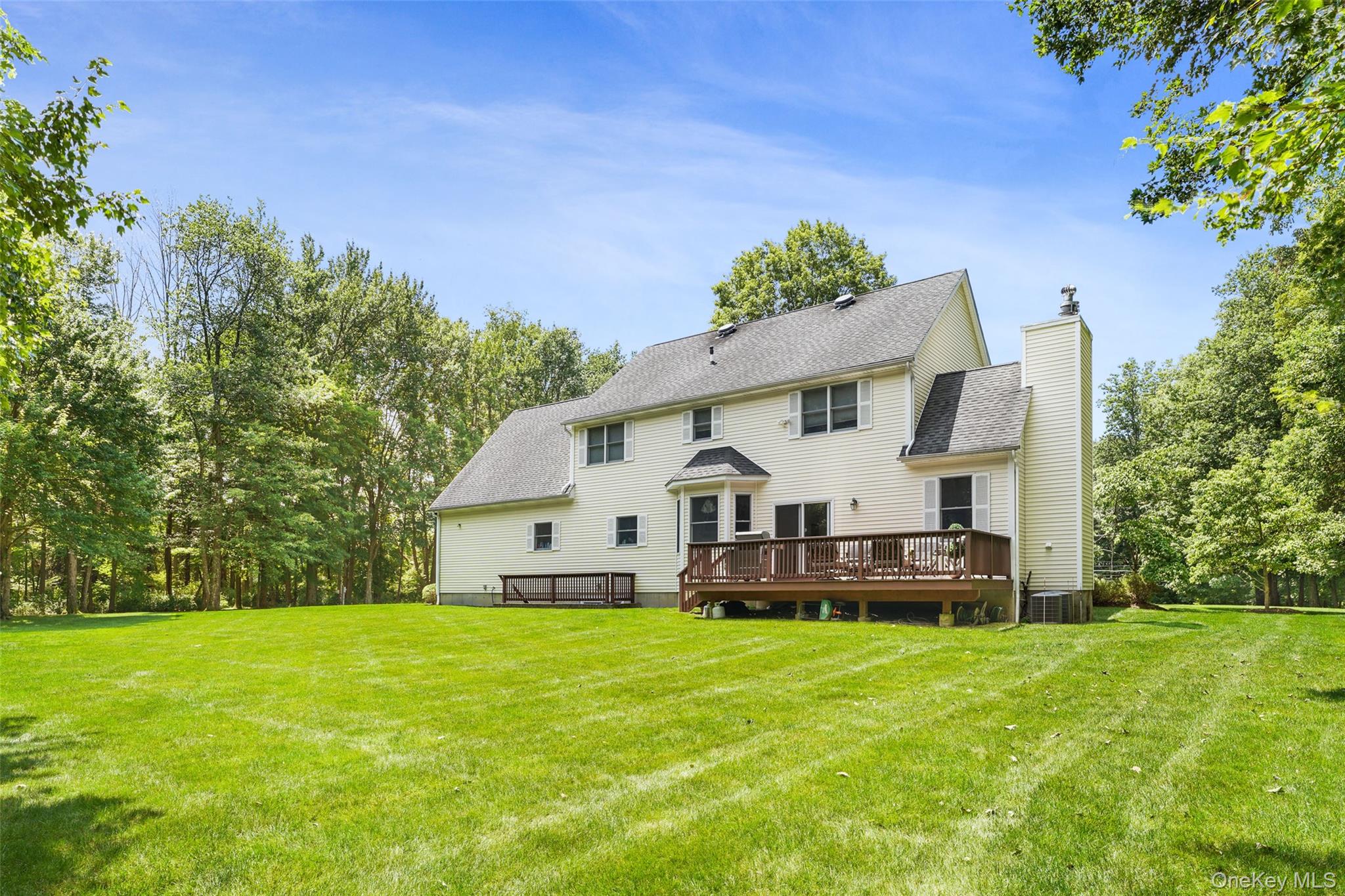 127 Smith Ridge Road South Salem, NY 10590 - Photo 41 of 49 a front view of house with garden