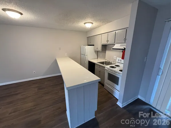 $995 | 381 20th Avenue Northeast, Hickory, NC 28601