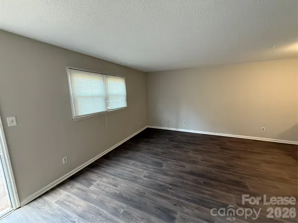 $995 | 381 20th Avenue Northeast, Hickory, NC 28601