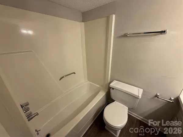 $995 | 381 20th Avenue Northeast, Hickory, NC 28601