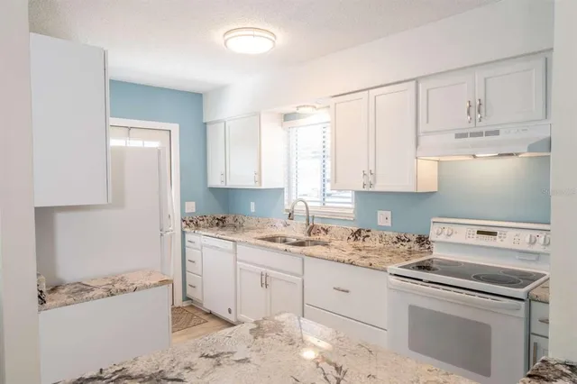 $219,000 | 456 Circlewood Drive, Unit L7, Venice, FL 34293