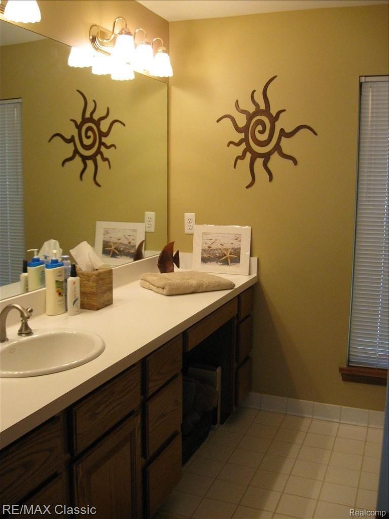 3580 John R Road Rochester, MI 48307 - Photo 15 of 21 Master Bath with Ceramic Tile
