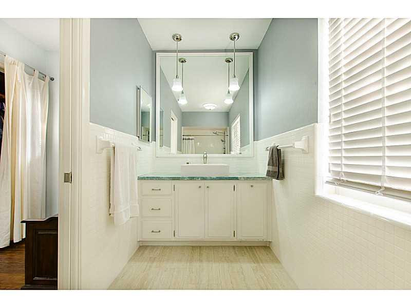 150 Southwest 6th Avenue Boca Raton, FL 33486 - Photo 24 of 35 Bathroom Master.