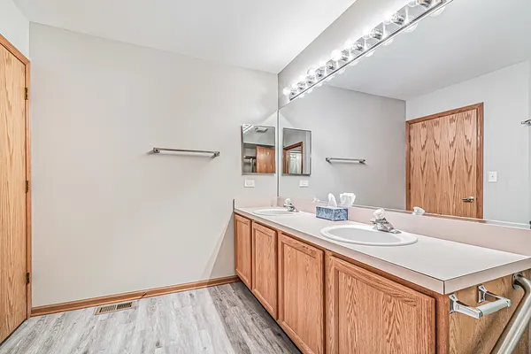 $309,900 | 214 Cathy Lane, Mount Prospect, IL 60056