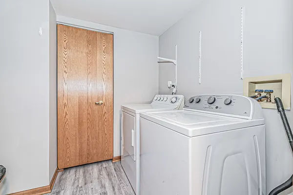 $309,900 | 214 Cathy Lane, Mount Prospect, IL 60056