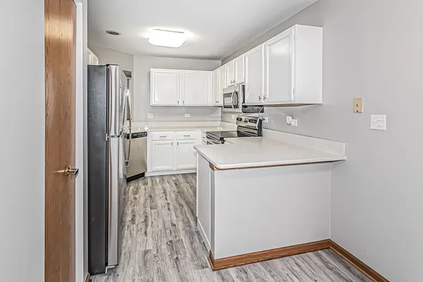 $309,900 | 214 Cathy Lane, Mount Prospect, IL 60056