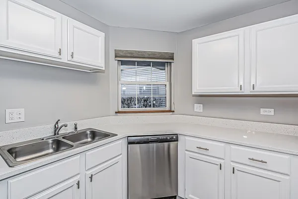 $309,900 | 214 Cathy Lane, Mount Prospect, IL 60056