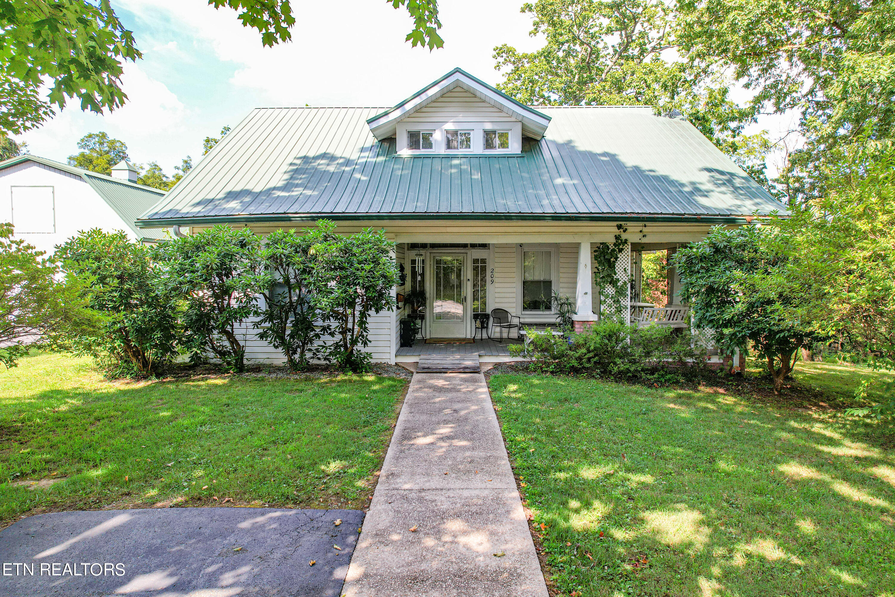 209 Reed Place Monterey, TN 38574 - Photo 1 of 51 Photo (12)