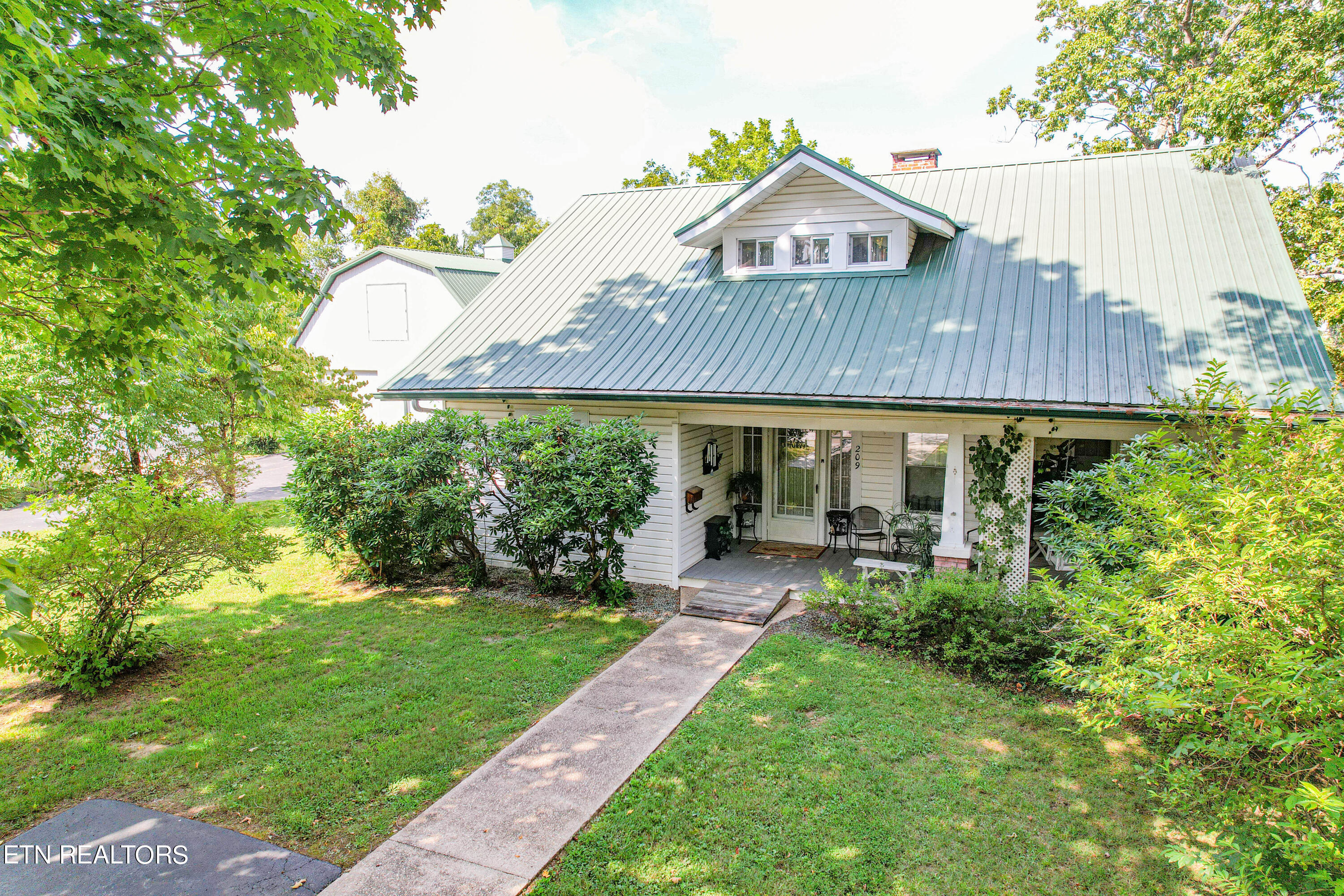 209 Reed Place Monterey, TN 38574 - Photo 2 of 51 Photo (13)