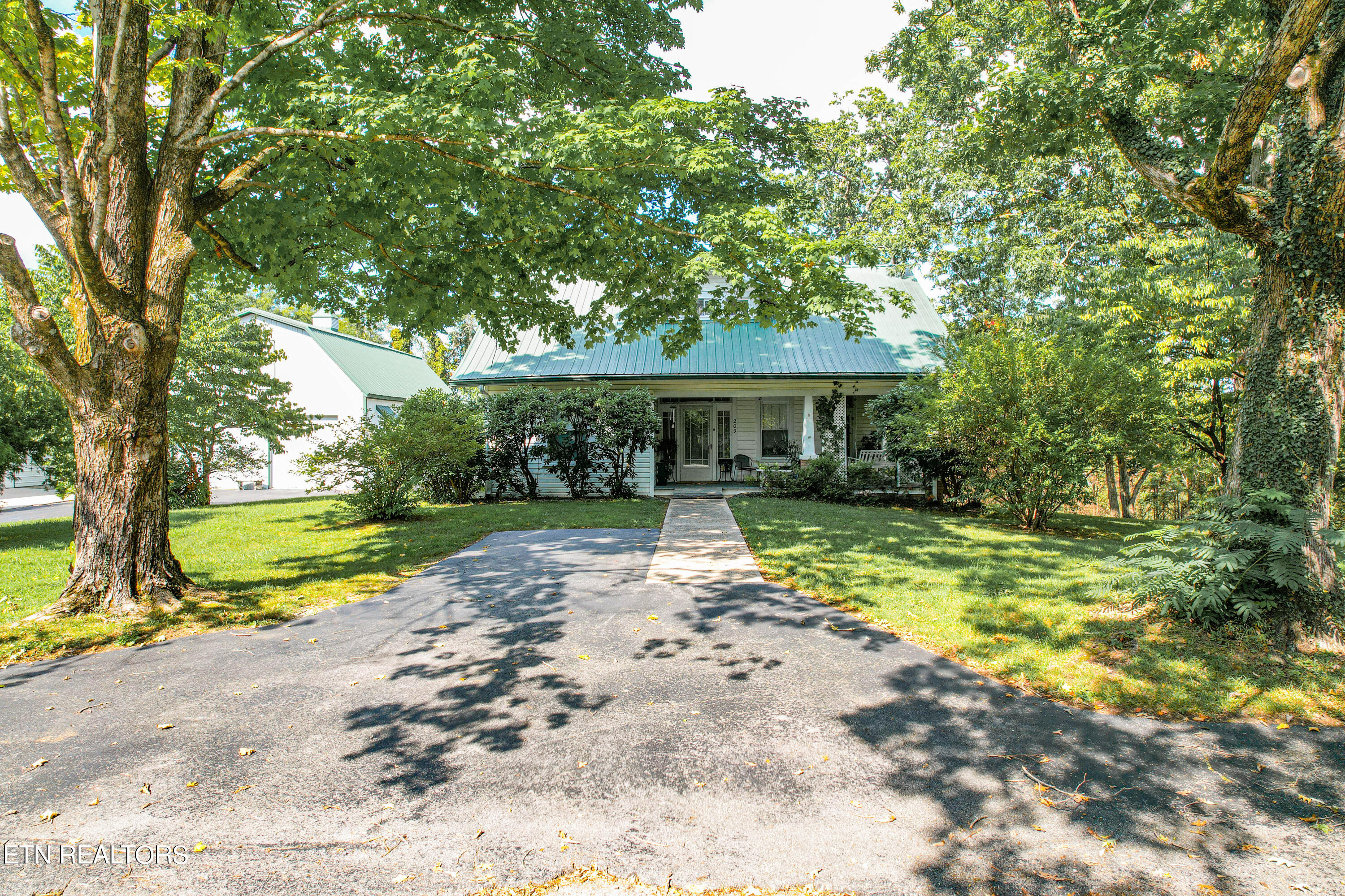 209 Reed Place Monterey, TN 38574 - Photo 3 of 51 Photo (11)