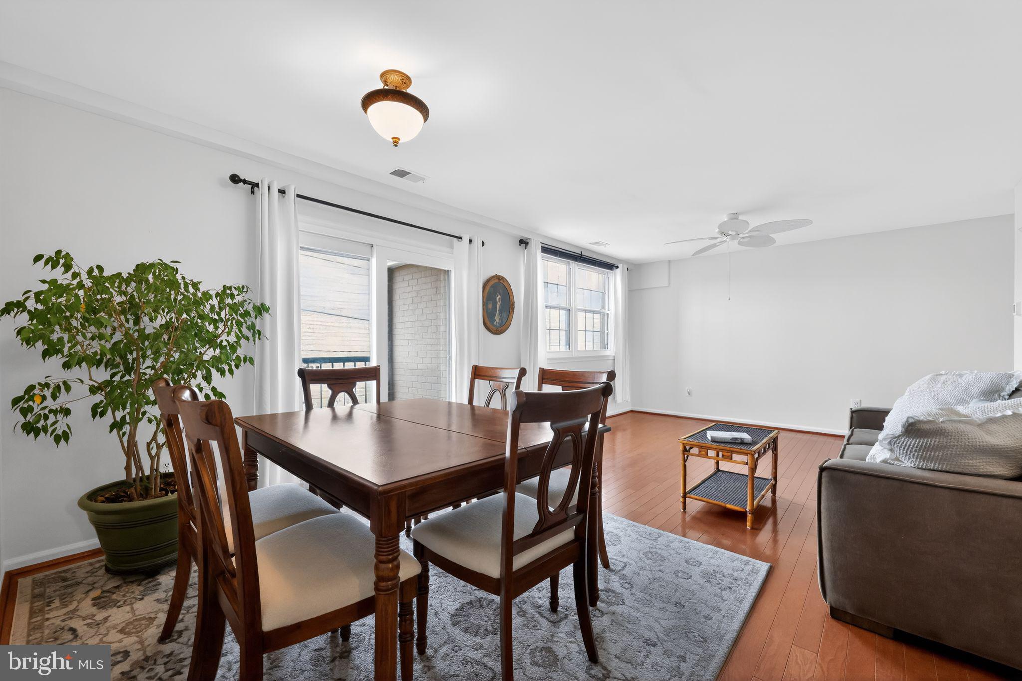 213 Haddonfield Cmns, Unit 213 Haddonfield, NJ 08033 - Photo 7 of 35 Bright and inviting dining space.