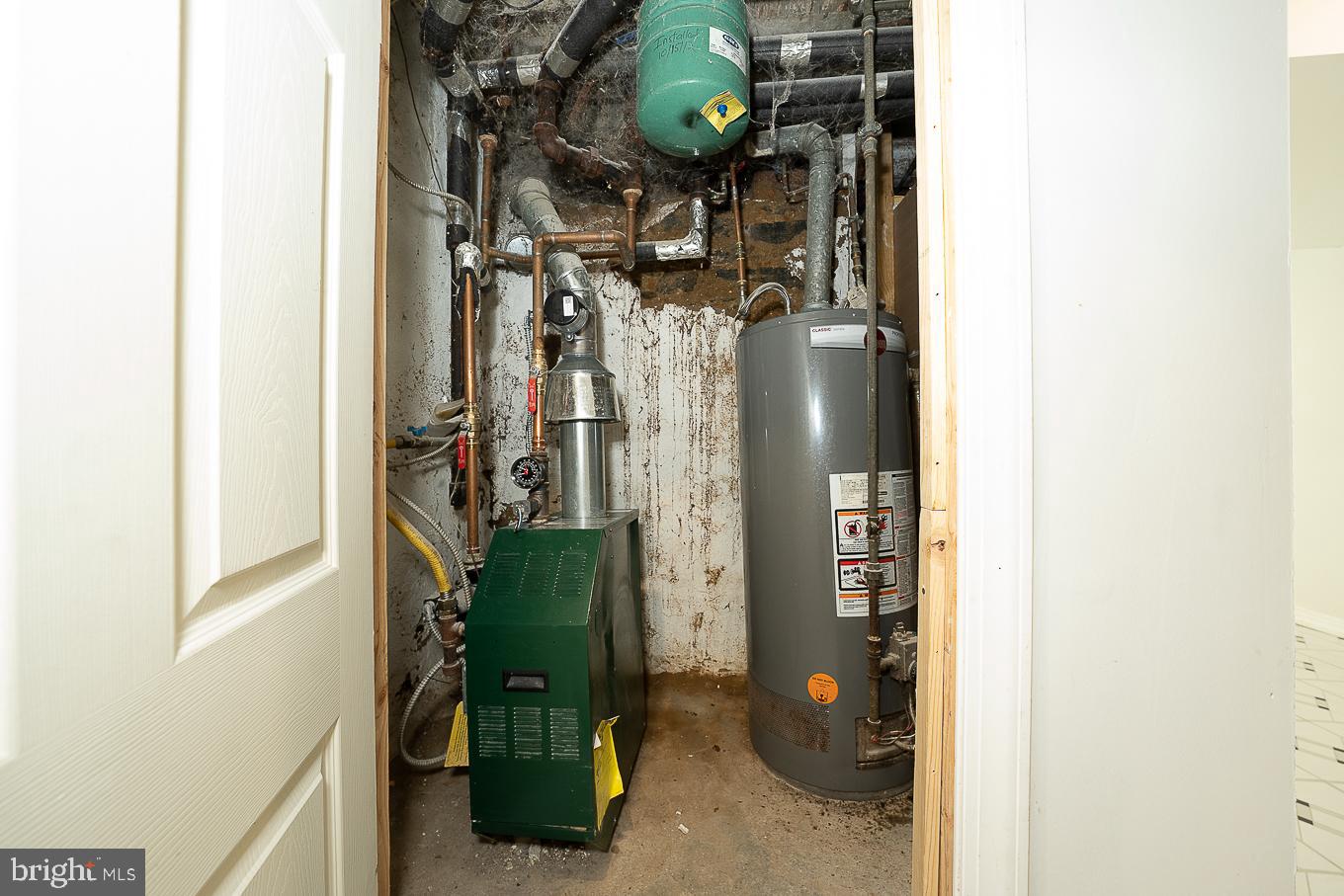 335 Huntley Road Upper Darby, PA 19082 - Photo 38 of 47