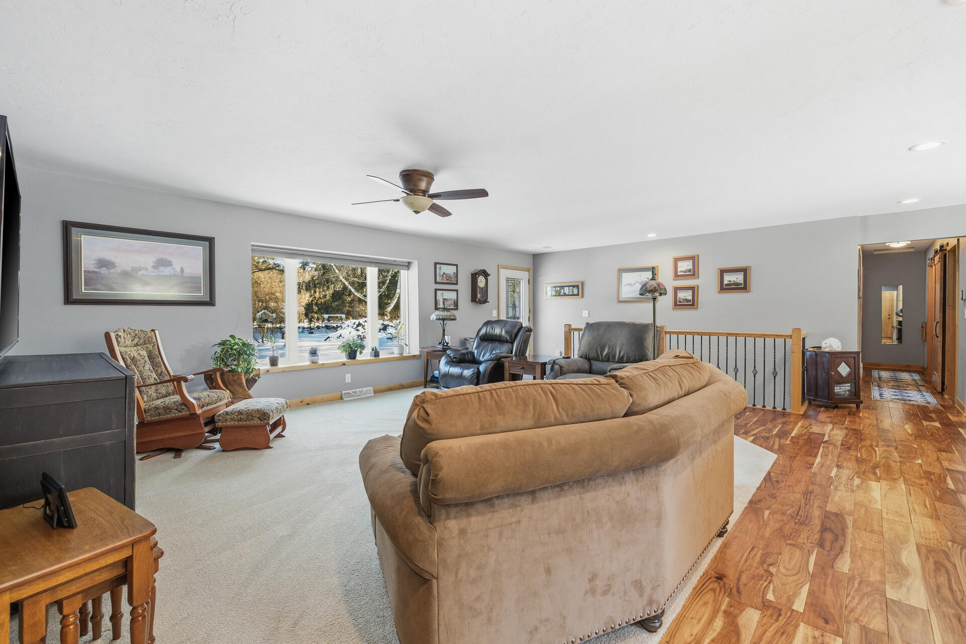 W245N4749 Swan Road Pewaukee, WI 53072 - Photo 5 of 36 Living Room