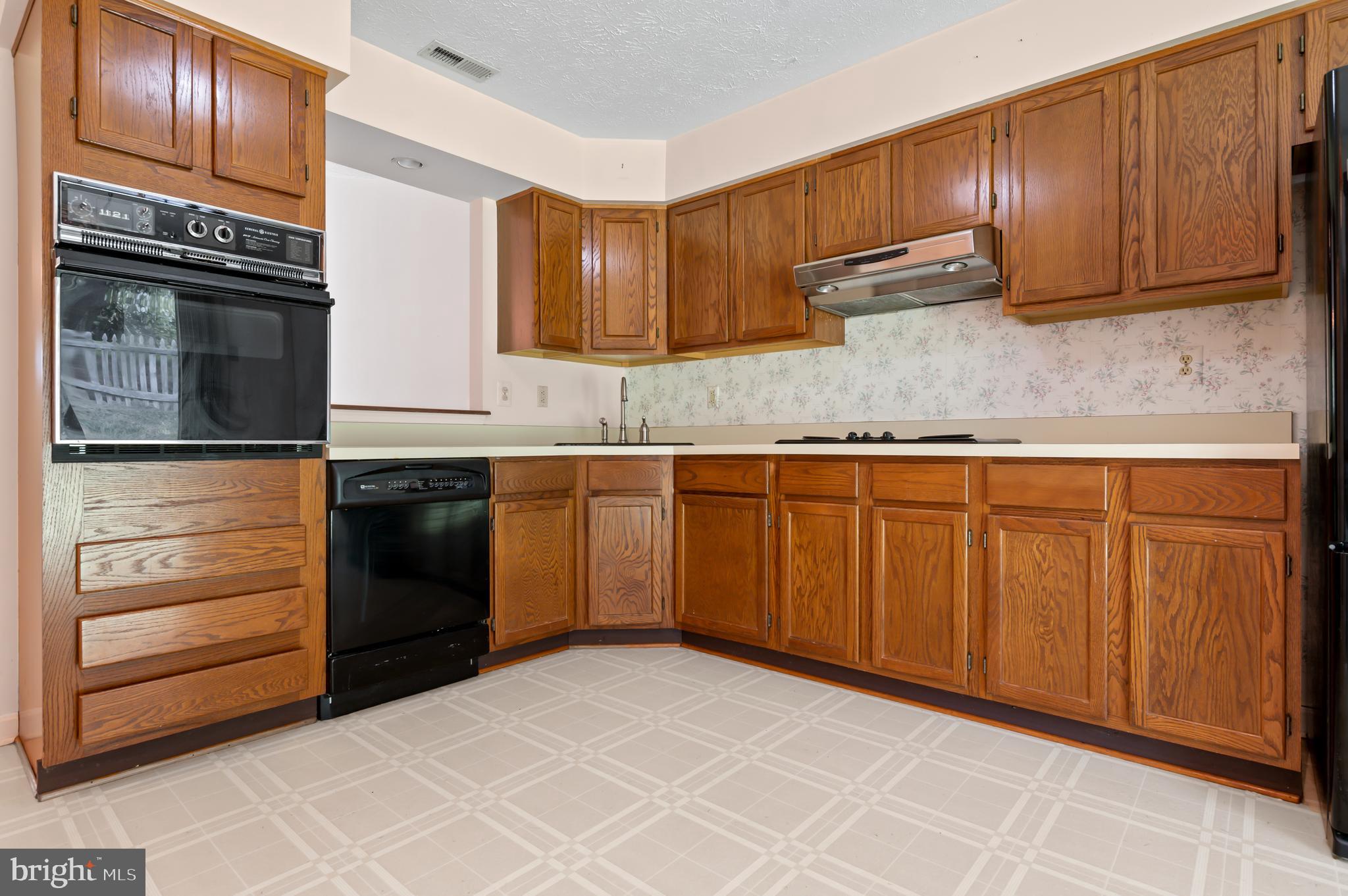 9514 Hallhurst Road Nottingham, MD 21236 - Photo 23 of 44