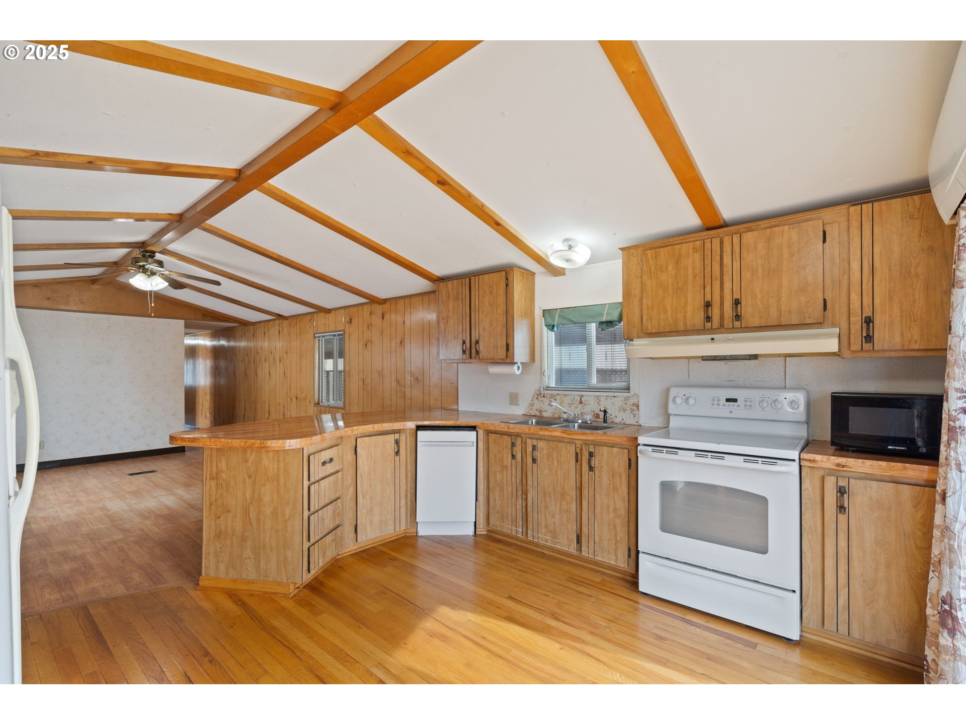 620 Southeast 2nd Avenue, Unit 11 Canby, OR 97013 - Photo 4 of 26