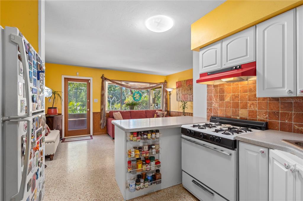 109 Burney Road Osprey, FL 34229 - Photo 17 of 56 Gallery Image 17