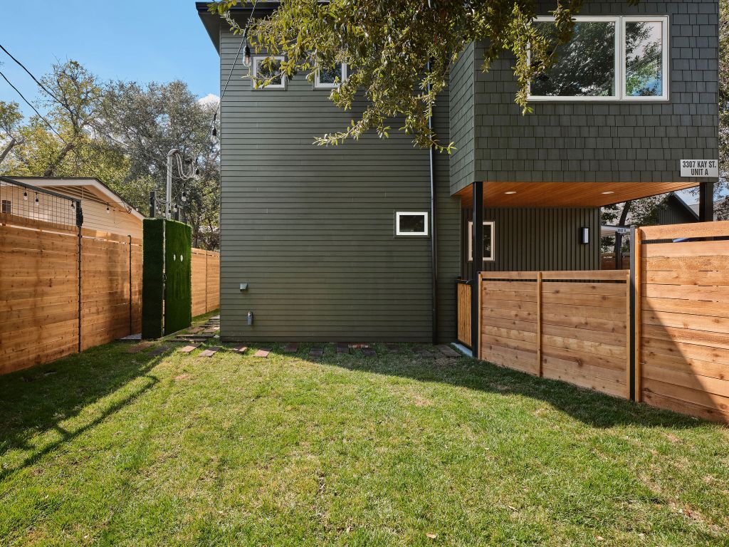 3307 Kay Street, Unit 1 Austin, TX 78702 - Photo 34 of 40 a backyard of a house