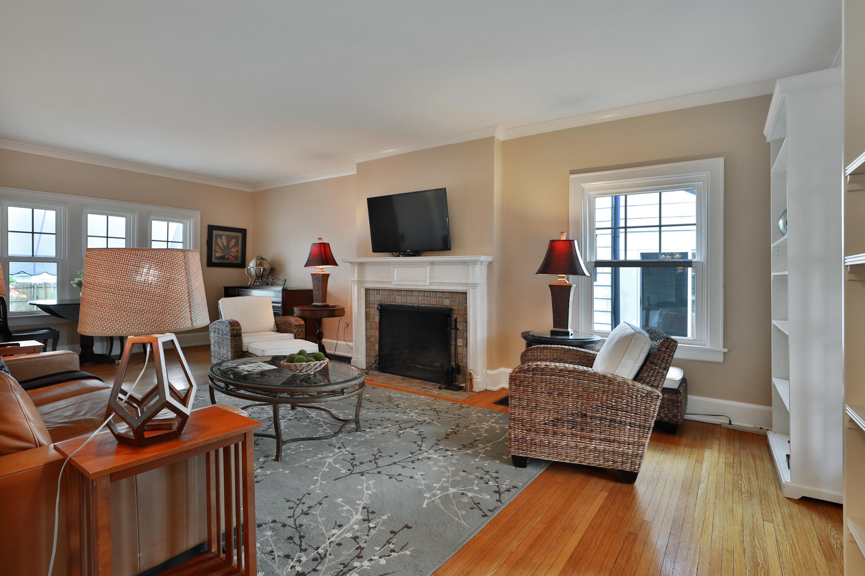 66 South Cassingham Road Bexley, OH 43209 - Photo 11 of 85 Living Room