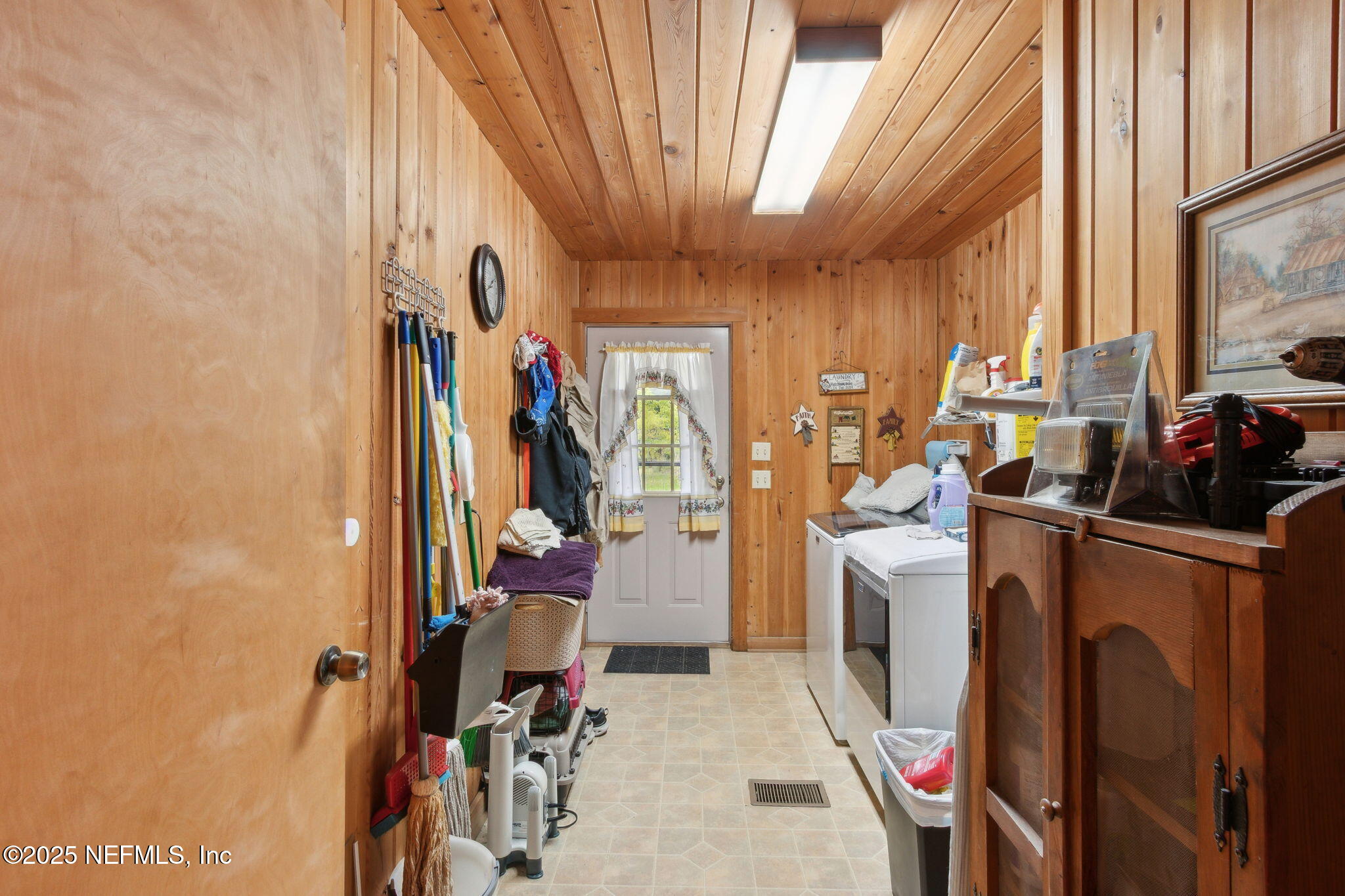37334 Alice Street Hilliard, FL 32046 - Photo 39 of 80 a view of a room with gym equipment