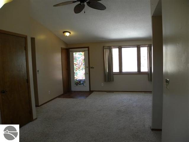 5075 South Vandecar Road Mount Pleasant, MI 48858 - Photo 10 of 20 1743246-9.JPG