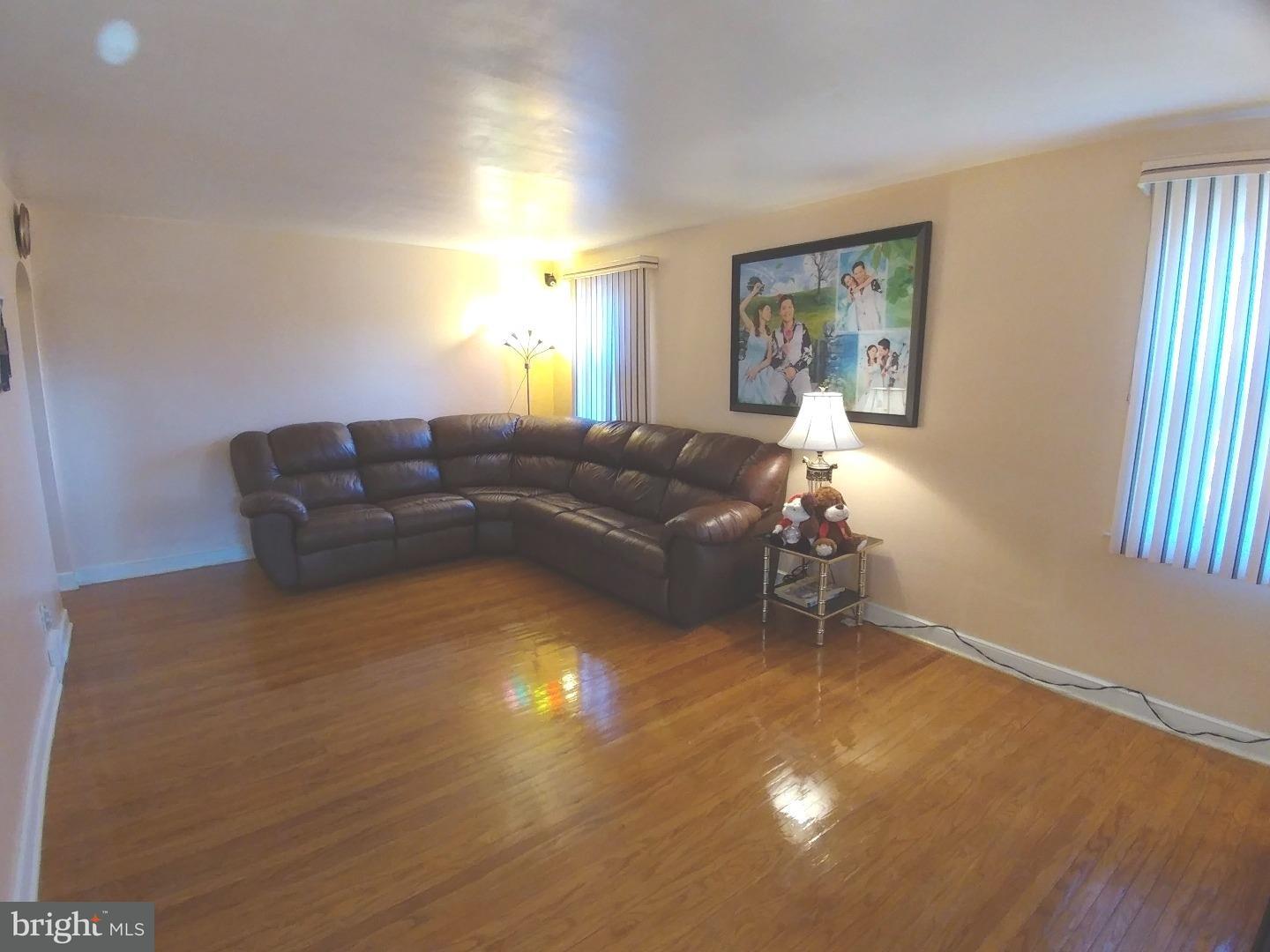 21 Lanfair Road Cheltenham, PA 19012 - Photo 5 of 25 Living Room