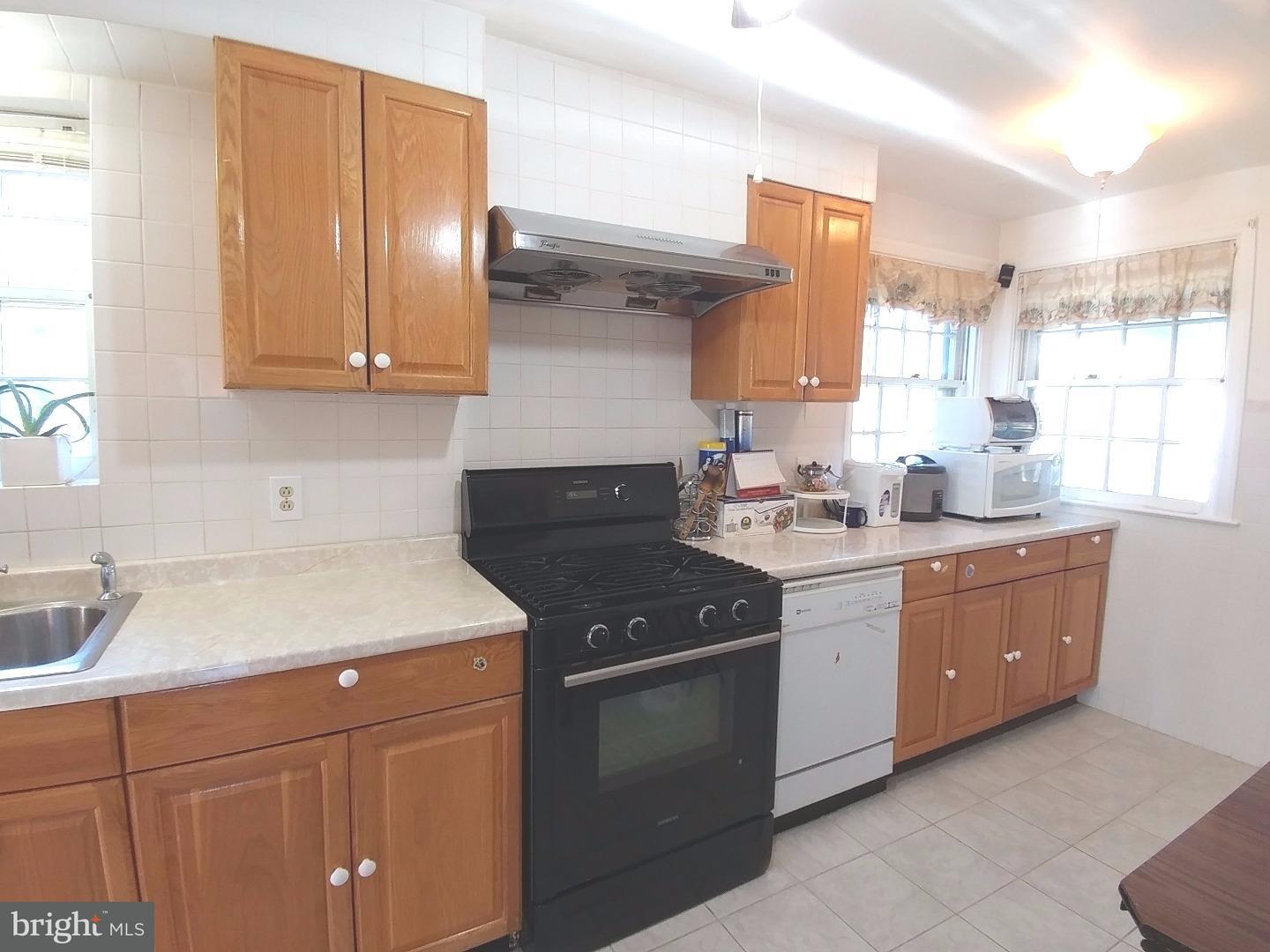 21 Lanfair Road Cheltenham, PA 19012 - Photo 6 of 25 Kitchen