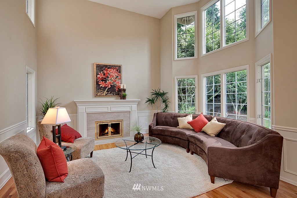 15611 100th Place Northeast Bothell, WA 98011 - Photo 4 of 23 Gallery Image 4