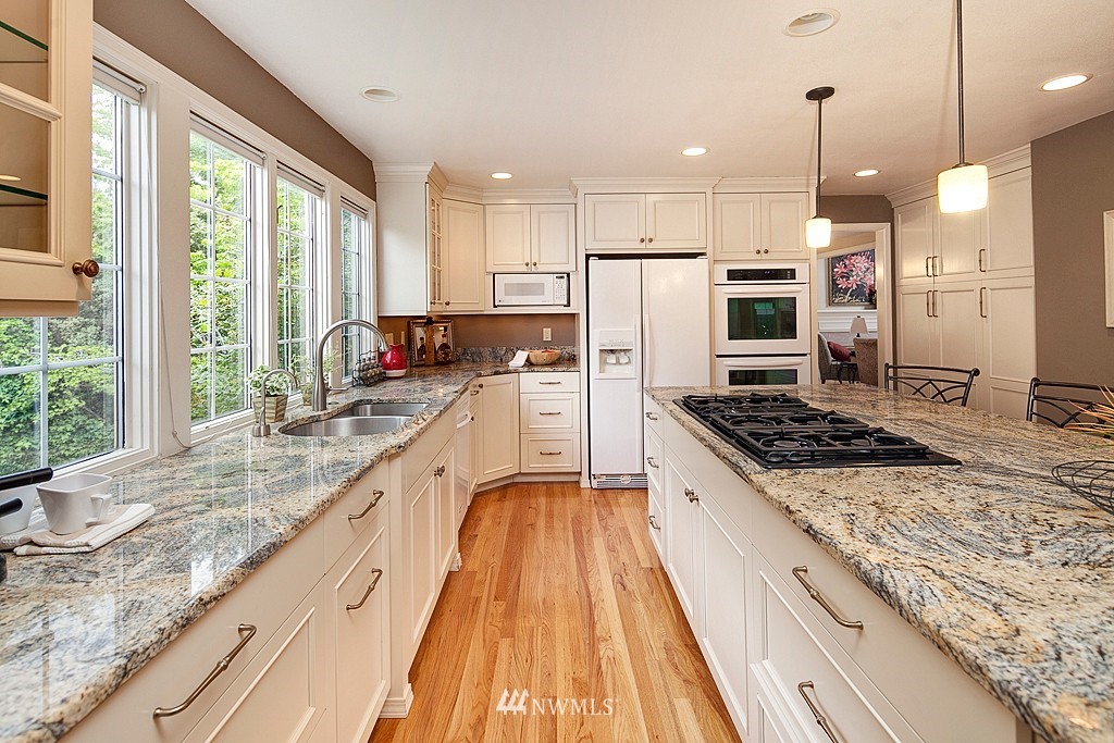 15611 100th Place Northeast Bothell, WA 98011 - Photo 8 of 23 Gallery Image 8