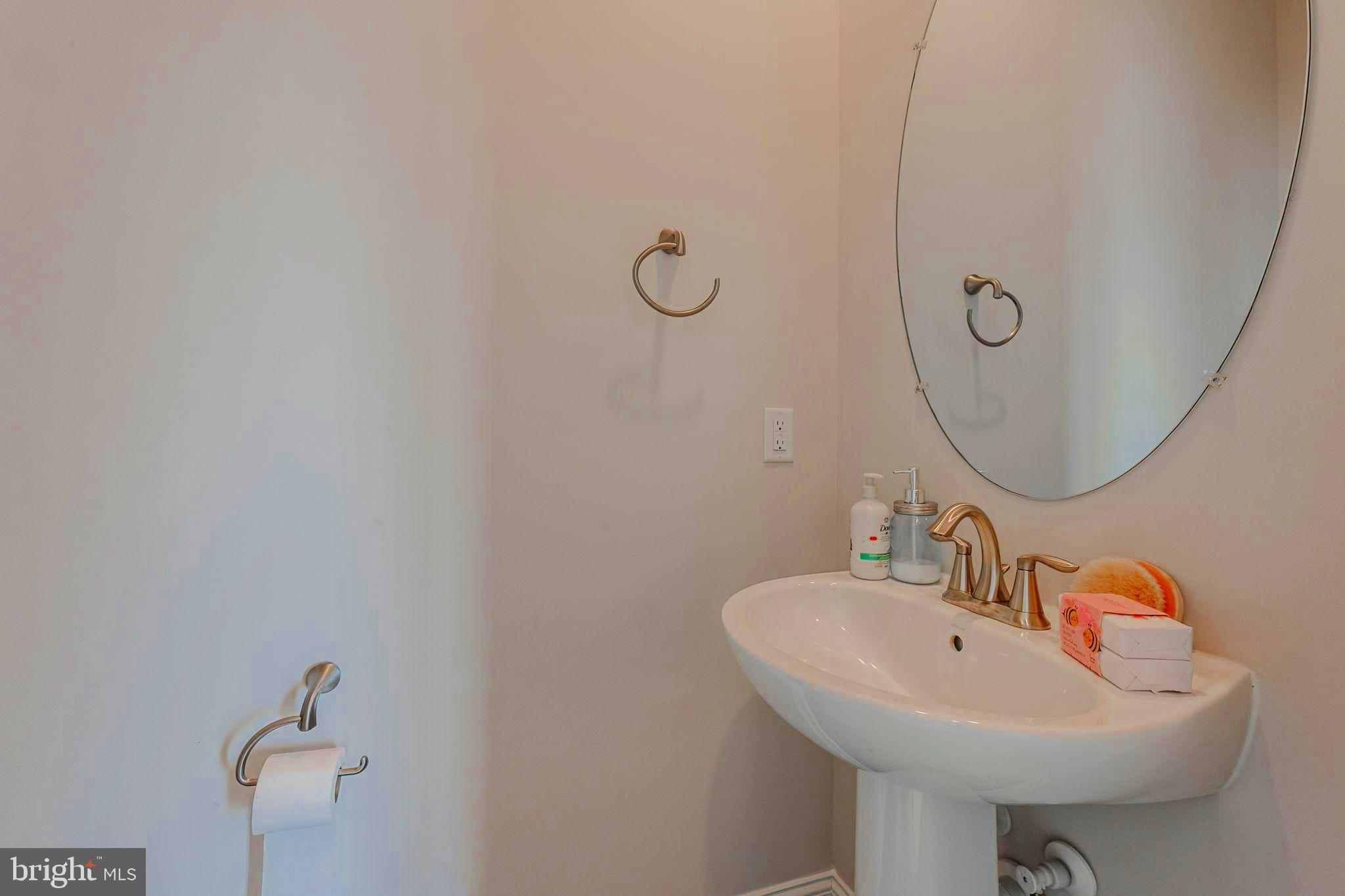 35262 Wright Way Millsboro, DE 19966 - Photo 13 of 42 a bathroom with a sink a mirror and a toilet