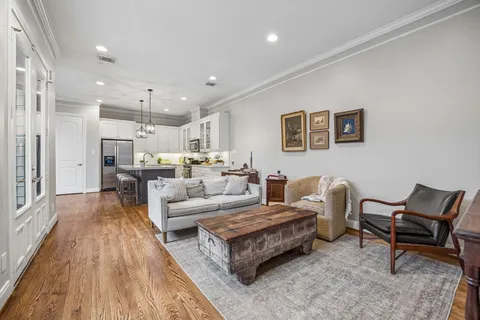 $709,999 | 1022 East 27th Street, Houston, TX 77009