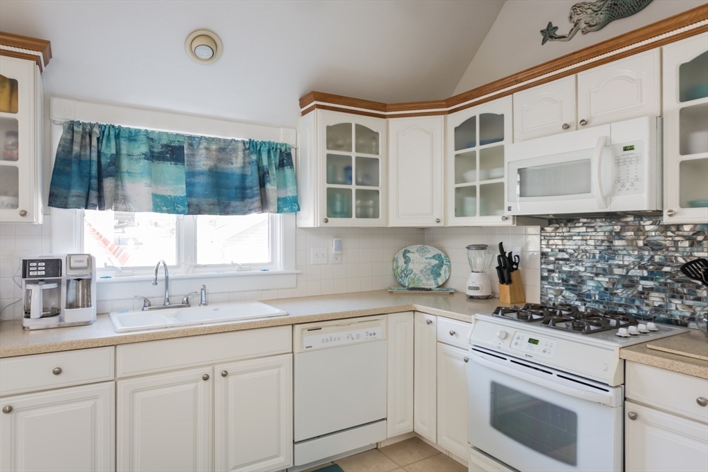 12 Grove Street Wareham, MA 02558 - Photo 6 of 41