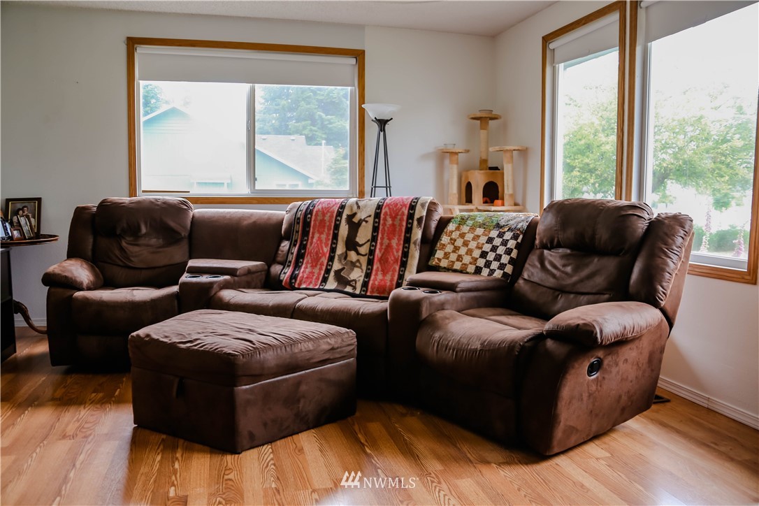 18144 Applegate Street Southwest Rochester, WA 98579 - Photo 4 of 22