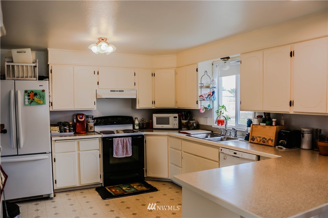 18144 Applegate Street Southwest Rochester, WA 98579 - Photo 8 of 22