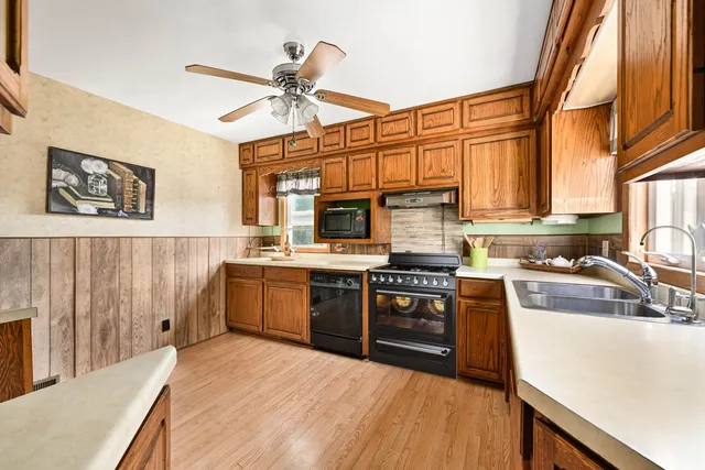 $879,000 | 6301 Riverside Road, Waterford, WI 53185