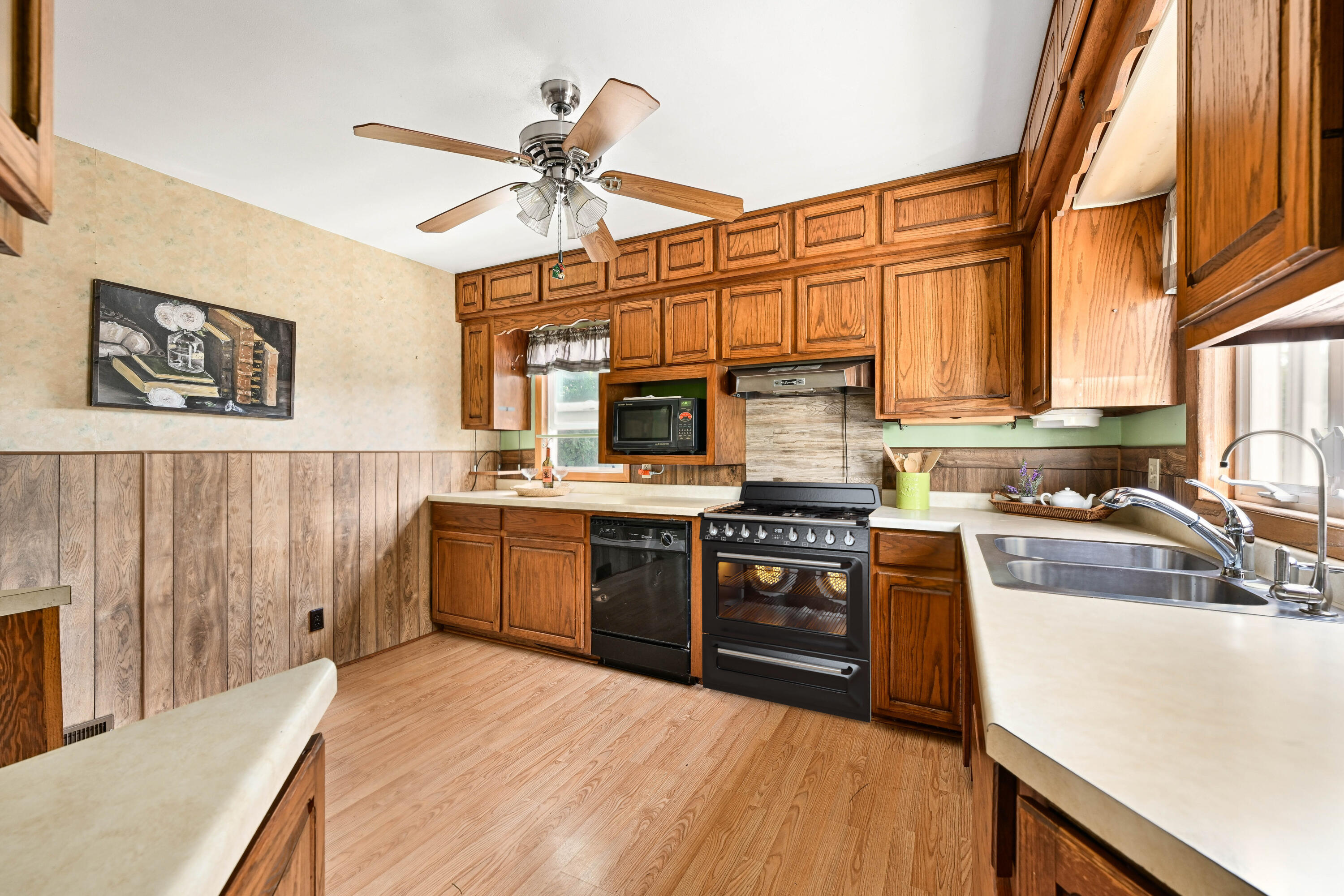 6301 Riverside Road Waterford, WI 53185 - Photo 12 of 38 Kitchen