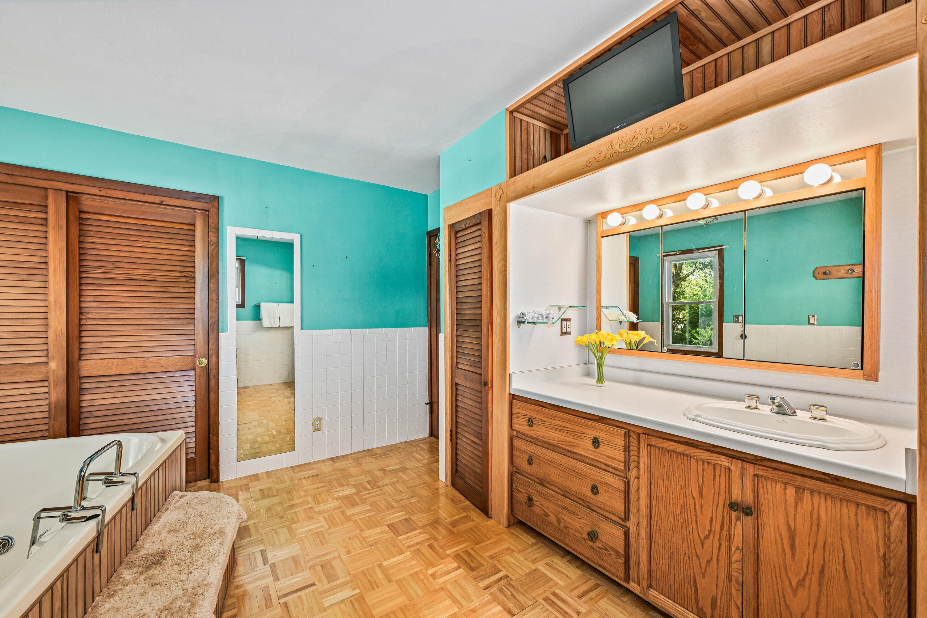 6301 Riverside Road Waterford, WI 53185 - Photo 19 of 38 Main Bath