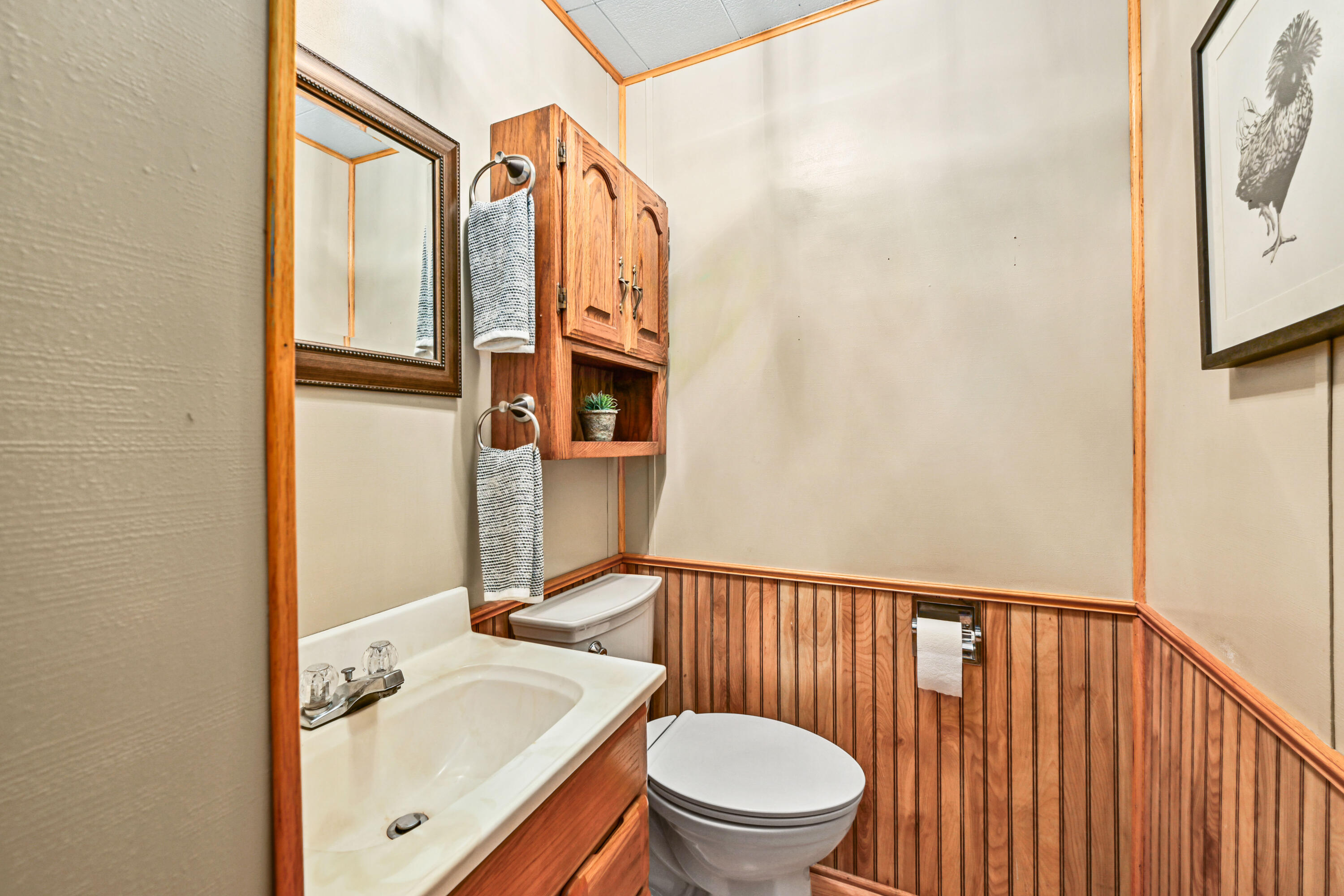 6301 Riverside Road Waterford, WI 53185 - Photo 22 of 38 Powder Room