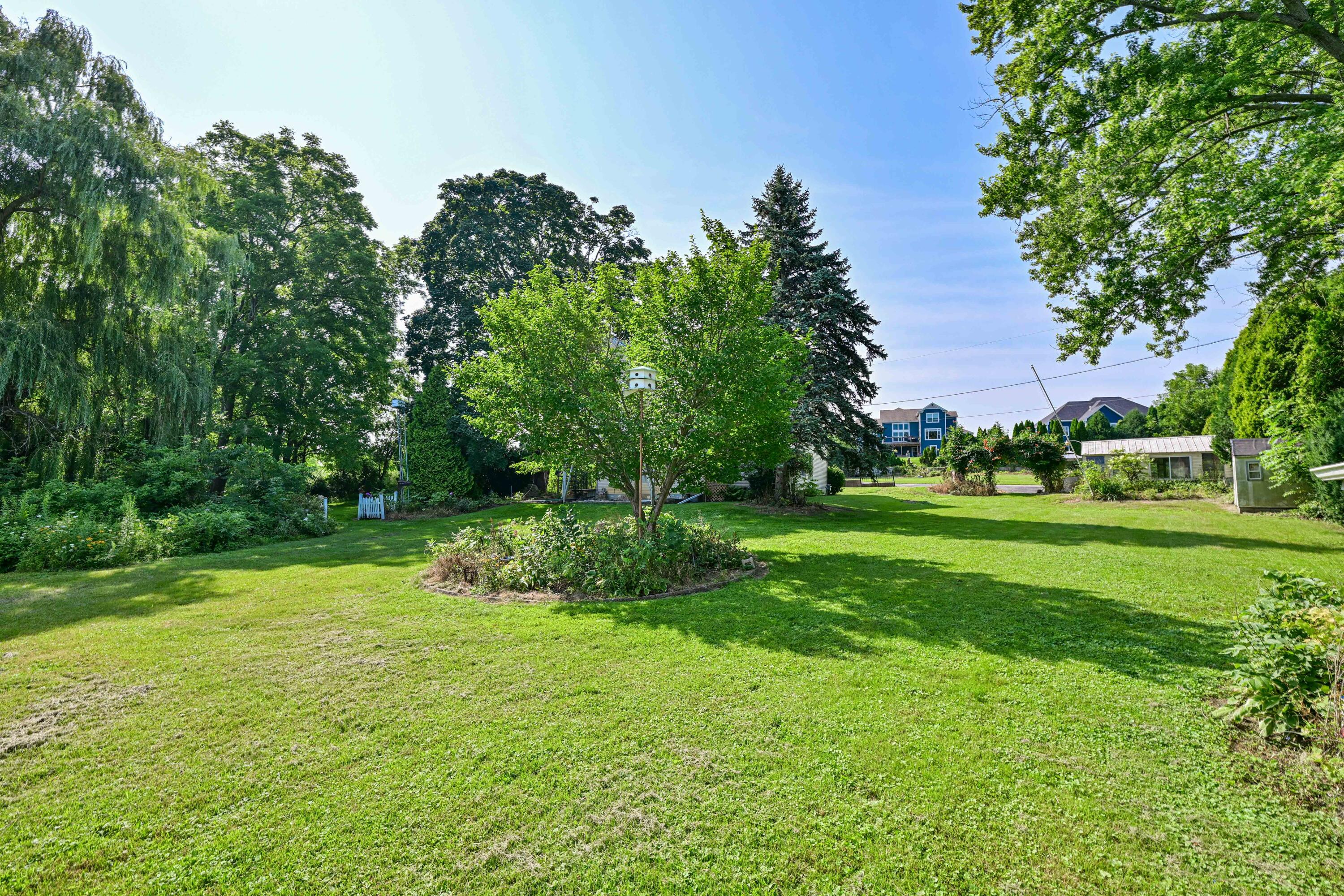 6301 Riverside Road Waterford, WI 53185 - Photo 27 of 38 Private Yard